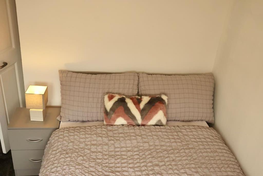 Charming 3 Bedroom Property Free Wifi & Parking Leeds  Esterno foto