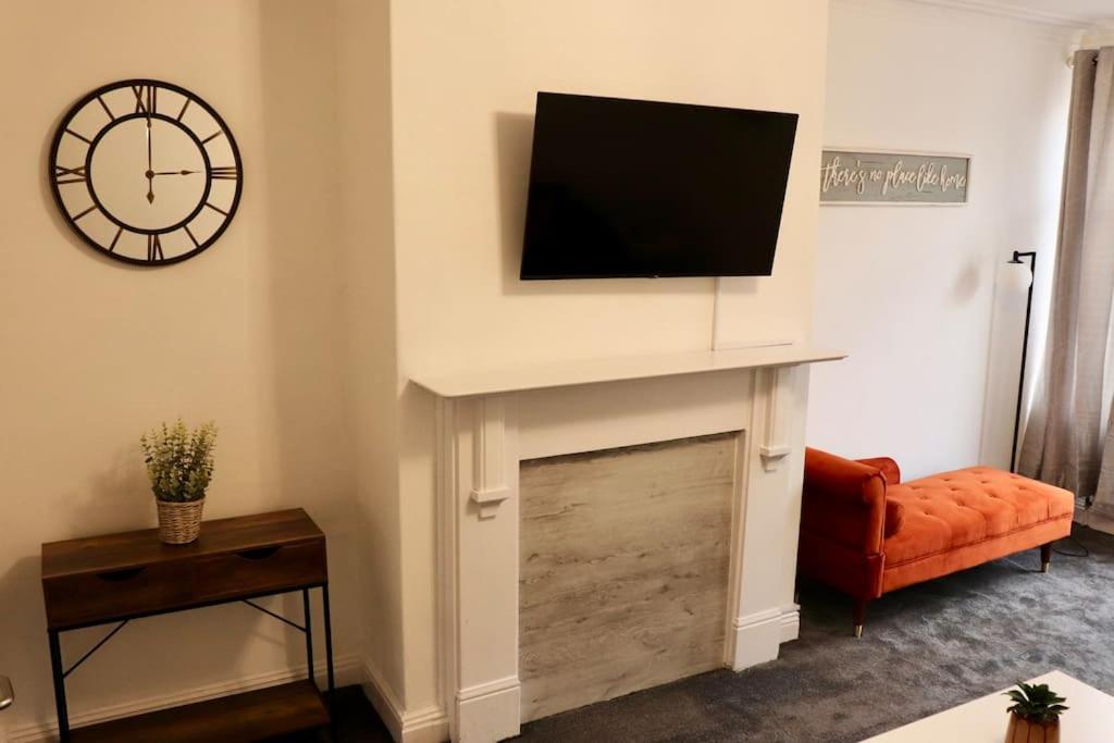 Charming 3 Bedroom Property Free Wifi & Parking Leeds  Esterno foto