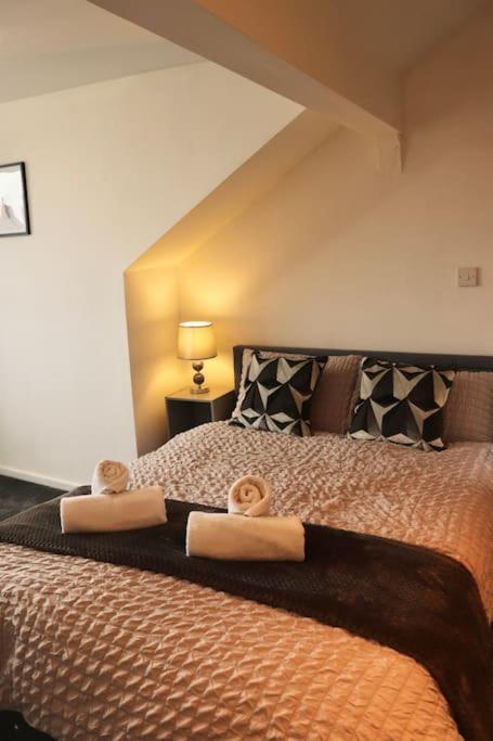 Charming 3 Bedroom Property Free Wifi & Parking Leeds  Esterno foto