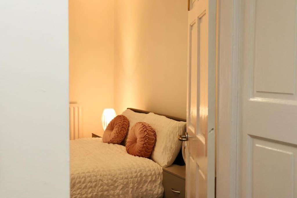Charming 3 Bedroom Property Free Wifi & Parking Leeds  Esterno foto