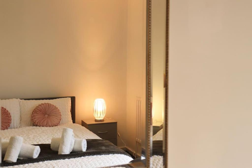 Charming 3 Bedroom Property Free Wifi & Parking Leeds  Esterno foto