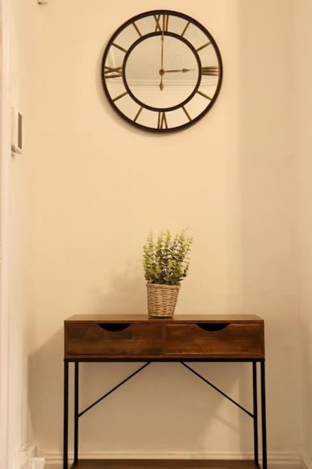 Charming 3 Bedroom Property Free Wifi & Parking Leeds  Esterno foto