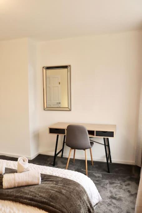 Charming 3 Bedroom Property Free Wifi & Parking Leeds  Esterno foto